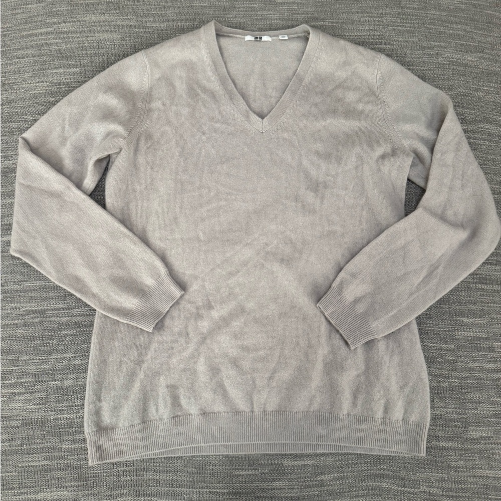 Uniqlo Men's Light Gray V-Neck Sweater Sz XL